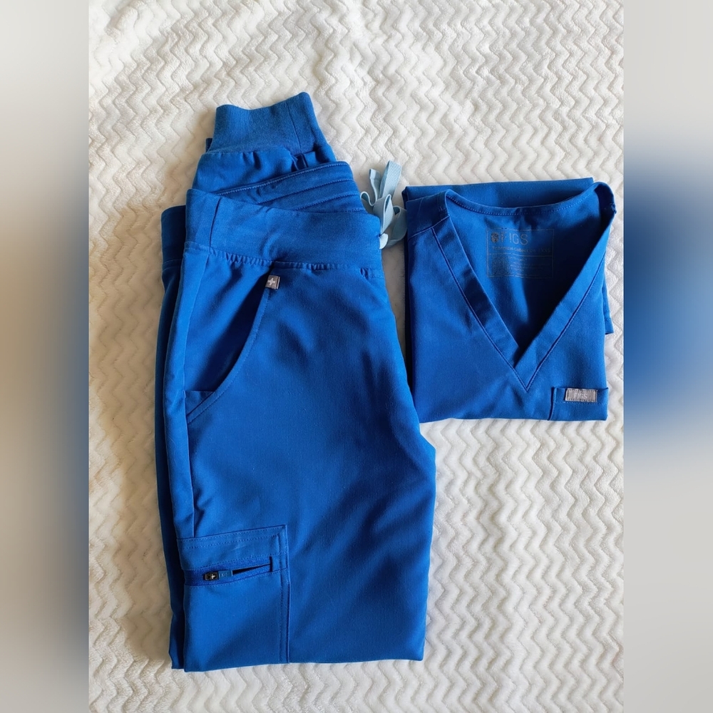 FIGS SCRUBS TOP